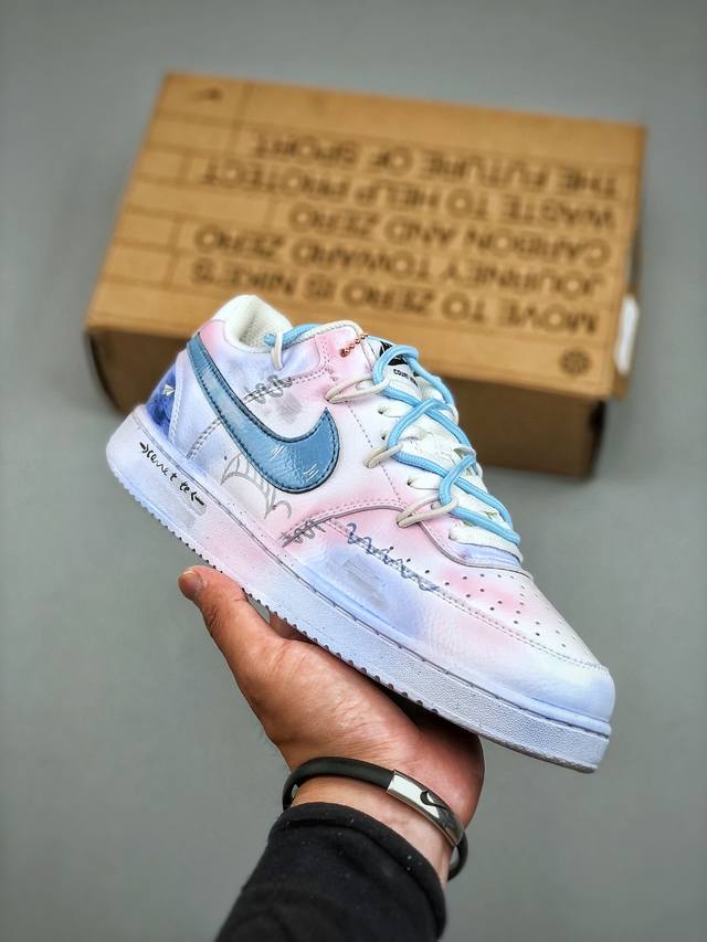 Nike Court Vision Low 手绘涂鸦休闲运动板鞋 纯原版本低帮百搭透气休闲运动板鞋，经典耐用的设计，兼顾舒适脚感和出众风范，演绎匠心之作。结构性