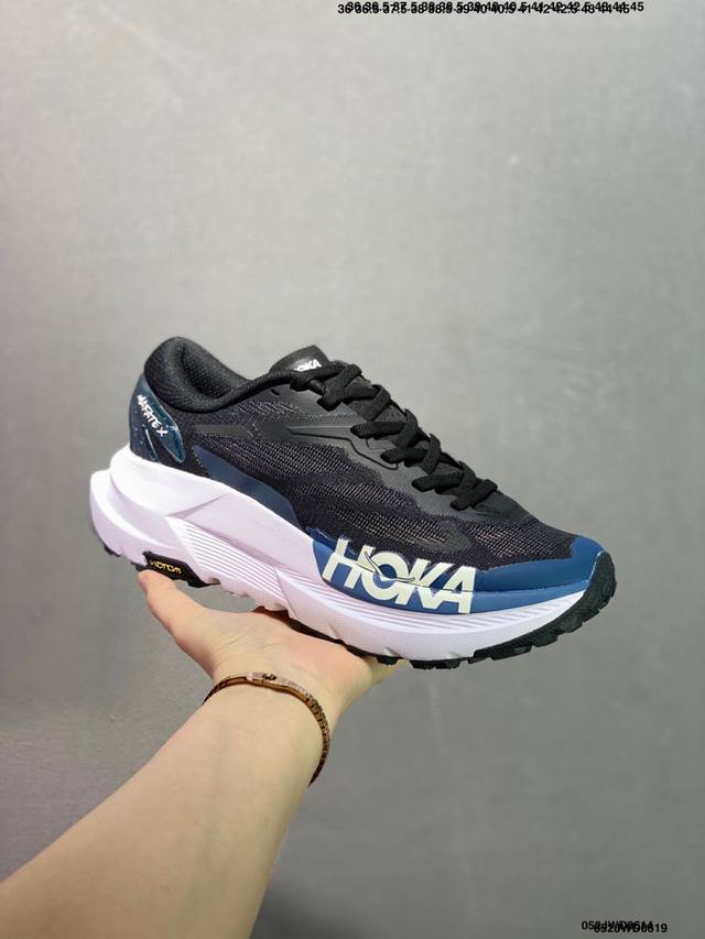 公司级Hoka One One Mafate X 舒适百搭防滑耐磨 低帮跑步鞋 这款鞋在延续 Mafate 系列舒适性和缓震性能的基础上，进一步提升了缓震表现，
