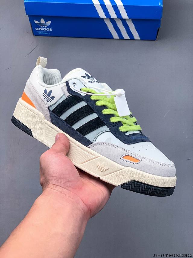 阿迪达斯 Adidas Originals Post Up 低帮百搭休闲板鞋！ 这款Adidas经典款，延续篮球场基因，同时融入摩登气质，含锯齿状三条纹和绒面革
