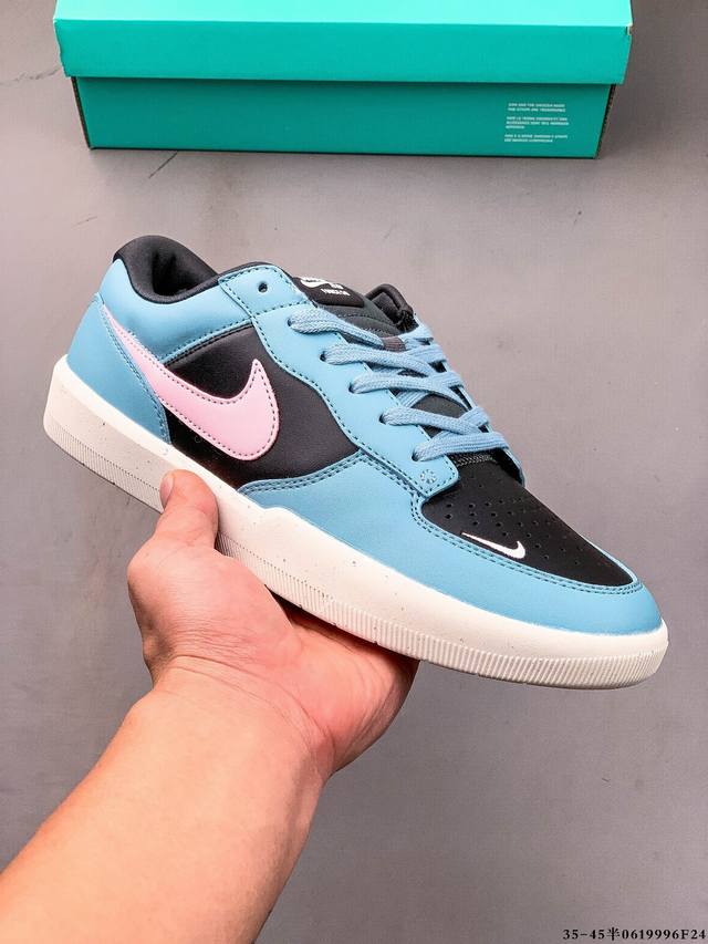 耐克Nike Sb Force 58是一款将前沿创新带入街头的单品，它具有硫化杯底，具有出色的耐用性和灵活性。使用帆布和绒面革，在饰面上放置通风口，它自始至终都