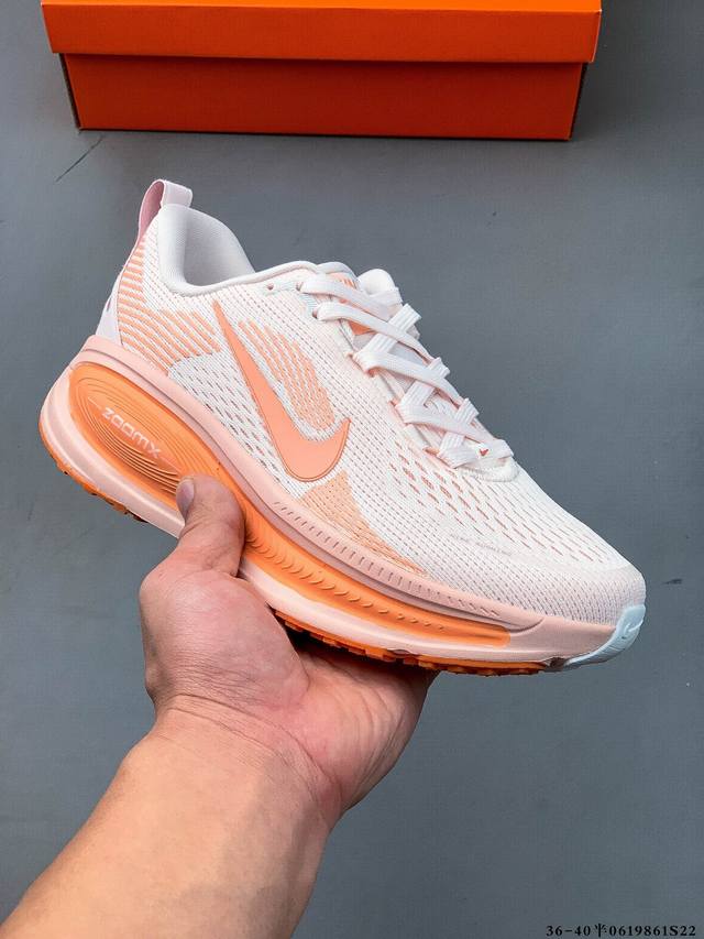Nike Air Zoom Vomero 18 缓震透气休闲慢跑鞋 新版Vomero结合全新Zoomx和Reactx泡绵 提供双重缓震效果 铸就非凡迈步体验 0