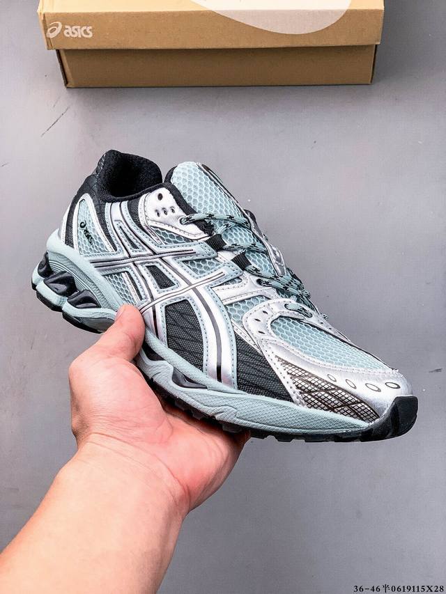 千禧风再度拿捏！Asics 亚瑟士 Gel-Nimbus 10.1 以复古科技加之先锋设计完整诠释千禧美学，重新定义高级穿搭。不论是千禧辣妹还是高级时装，抑或是