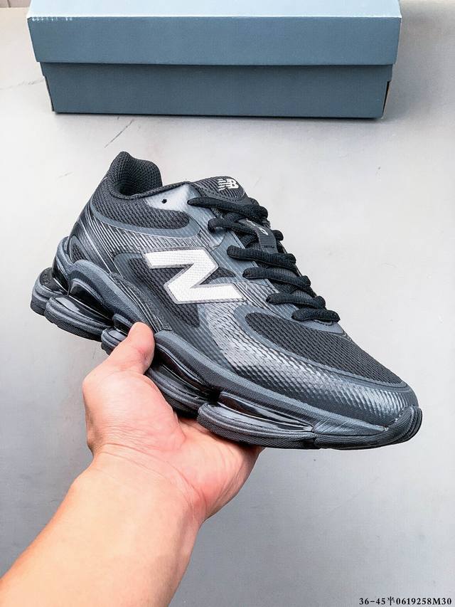 新百伦 New Balance Nb U 0Ea 运动跑步鞋。此复刻经典鞋款，加入当下大热的户外元素，以曾经篮球鞋款型式样加以打造鞋款造型。编织鞋带以及加强稳固