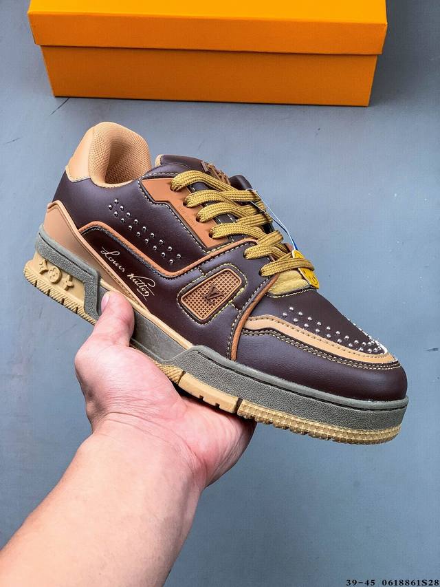 路易威登 Louis Vuitton Lv路易威登板鞋 乘风破浪的姐姐争先种草款,舒适透明底和百搭性霸屏整个时尚娱乐圈，正品1:1套楦复刻，细节调整完美主义！鞋