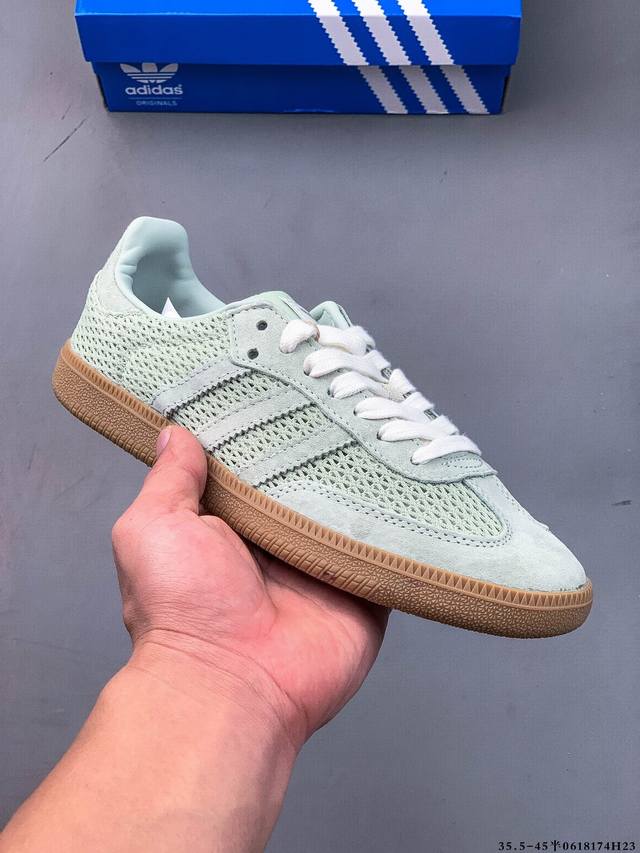二层真标！Adidas Samba Og 经典鞋款 Adidas 近70年的经典Samba Og 修长的鞋楦,略微尖尖的鞋头,翻毛皮的鞋头拼接,这些我们都看得到
