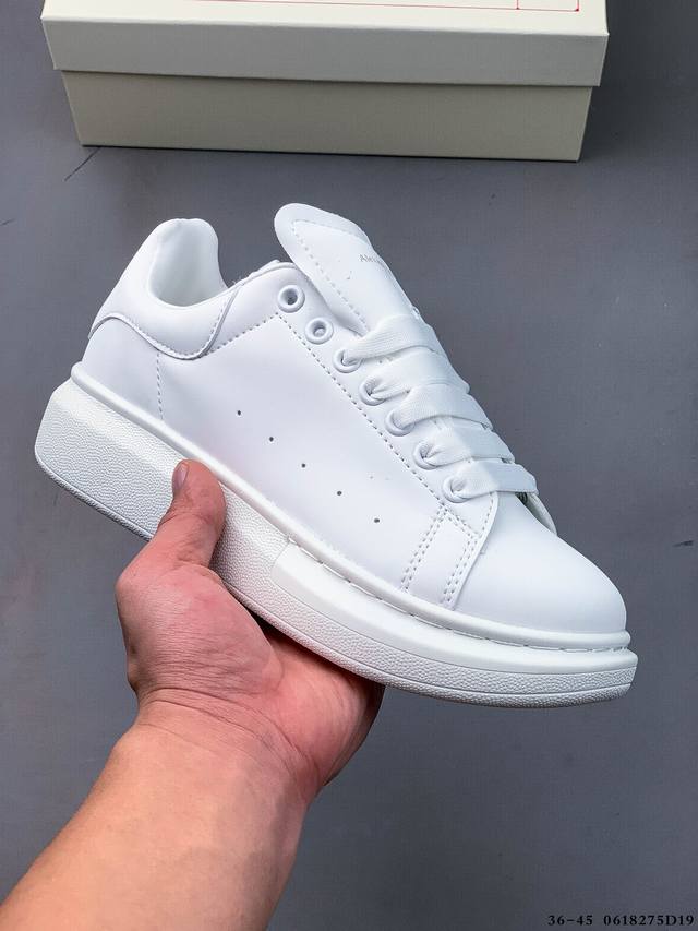 集图 Alexander Mcqueen 麦昆 经典款 想不出有任何理由不收它！面料采用进口丝绸亚光原版牛皮 最新材料 水染羊皮内里，牛皮垫脚 原版大底 回弹度