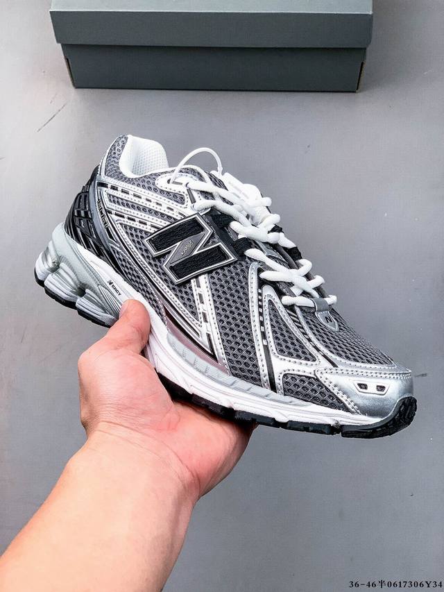 New Balance M1906Ri Nb宝藏老爹鞋款，复古元素叠加，质感超级棒，楦版型材料细节做工精细，货如实拍图 作为Nb最经典的档案鞋型之一，与 2一样