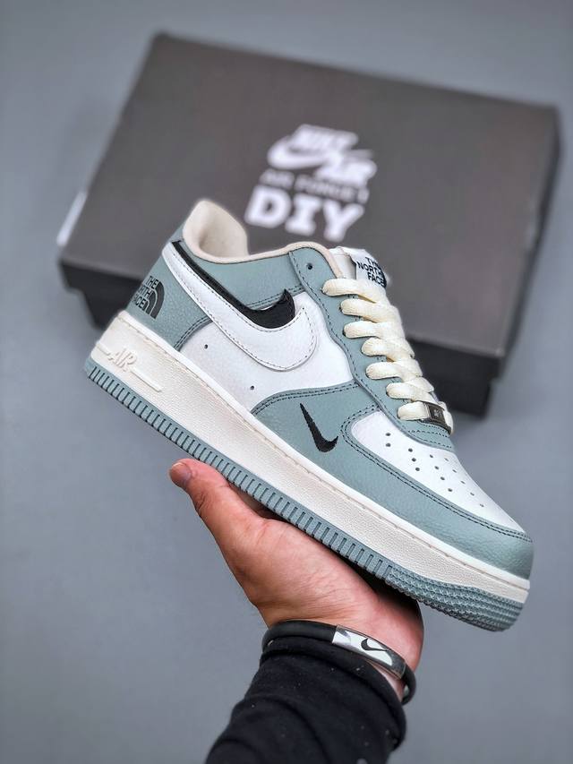 海外爆款限量发售！高端定制Nike Air Force 1 '07 Low 北面联名--- 双钩浅灰黑 高端定制 低帮休闲板鞋 定制鞋盒 大厂纯原品质出货 超高