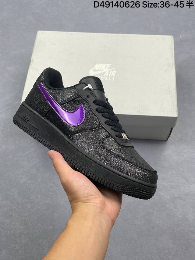 耐克Nike Air Force 1‘07空军一号低帮百搭休闲运动板鞋。柔软、弹性十足的缓震性能和出色的中底设计，横跨复古与现代的外型结合，造就出风靡全球三十多