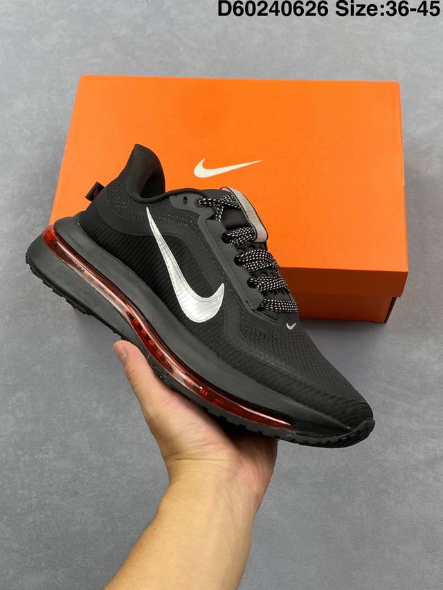 Nike Pegasus Premium跑步鞋 使用了新型的缓震材料 脚感偏韧 后跟有加厚的海绵填充 鞋子前掌和后掌做了加宽设计 增加了跑步时的稳定性 织物加网