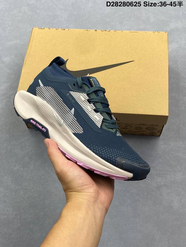 公司级Nike Reactx Pegasus Trail 5 Next Nature 越野跑步鞋 登月兼顾迅疾外观和稳固脚感 后跟覆面和中足动态支撑巧妙融合 缔