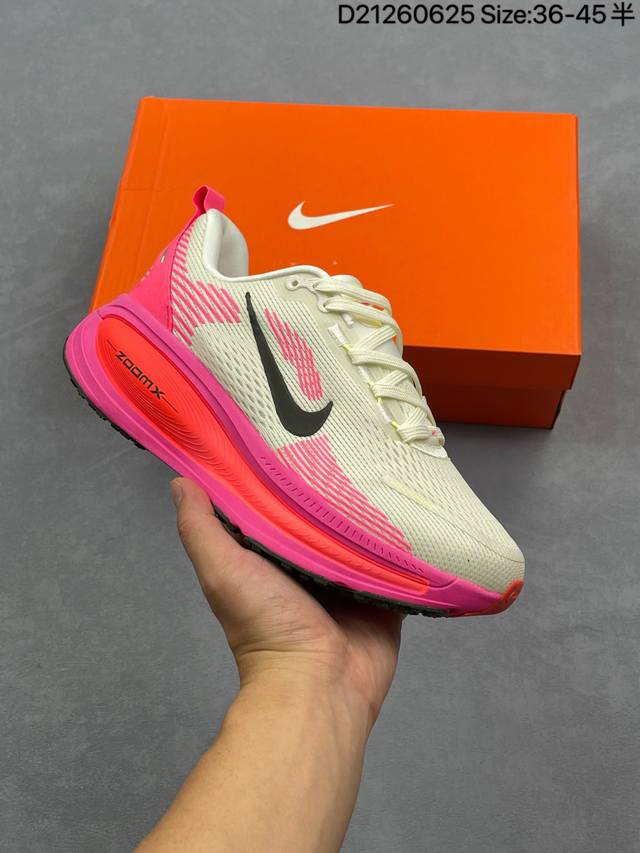 公司级Nike Vomero 18 耐克 舒适减震防滑 低帮跑步鞋 全掌Reactx泡绵中底 前掌和后跟还配备了Air Zoom气垫单元 据说跑起来更快更舒适哦