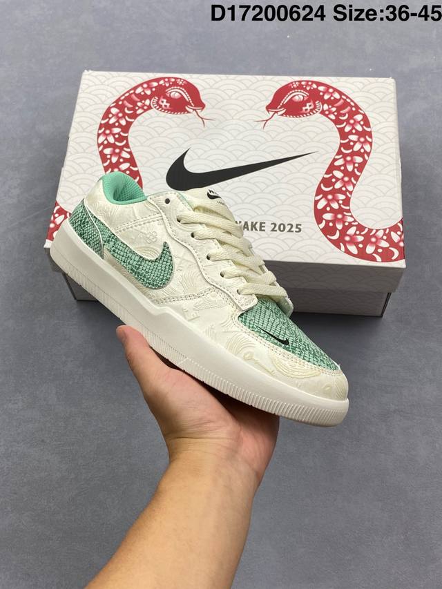 耐克Nike Sb Force 58是一款将前沿创新带入街头的单品，它具有硫化杯底，具有出色的耐用性和灵活性。使用帆布和绒面革，在饰面上放置通风口，它自始至终都