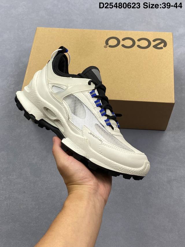 Ecco采用全头层软牛皮革鞋面材质，轻盈发泡橡胶鞋底，运用直接注塑Phorene中底,一体成型长效缓震，锯齿防滑耐磨橡胶大底北欧丹麦品牌 爱步Eccomen“S