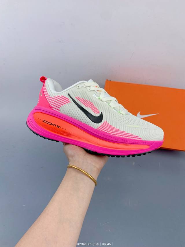公司级Nike Vomero 18 耐克 舒适减震防滑 低帮跑步鞋 全掌Reactx泡绵中底 前掌和后跟还配备了Air Zoom气垫单元 据说跑起来更快更舒适哦