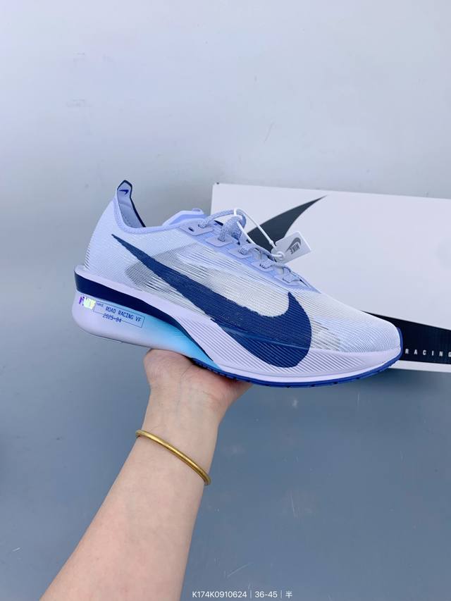 公司级 耐克 Nike Zoomx Vaporfly Next% 4 Proto 是一款限量版的竞速跑鞋，其配色被称为“Proto”，意为“最初、初始”。这款鞋