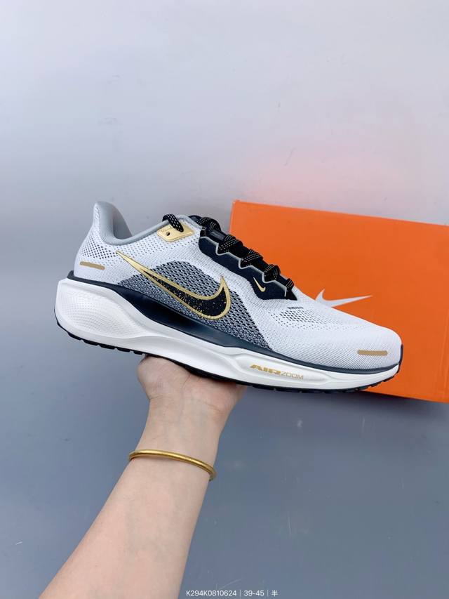 Nike 飞马新鞋 触感柔软，质感升级！随着“耐克 蓝图 系列”在巴黎的盛大发布，全新一代 登月41代 Nike Pegasus 41也正式登场啦！ Size：
