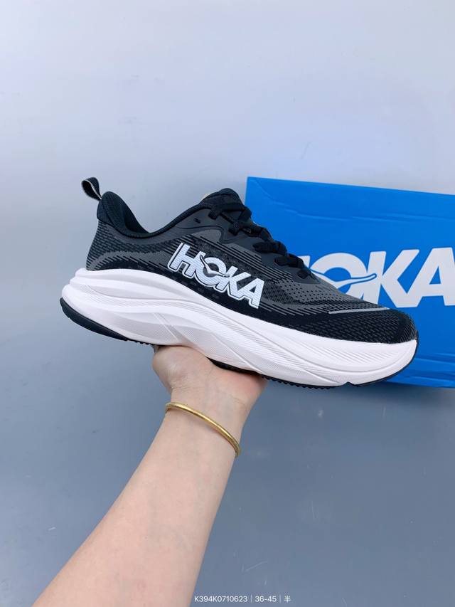 Hoka One One Rincon 4 舒适防滑耐磨低帮休闲跑步鞋 林康4代 Rincon 4 是一款日常训练用的跑步鞋，踩上去的感觉很结实。 Size：如