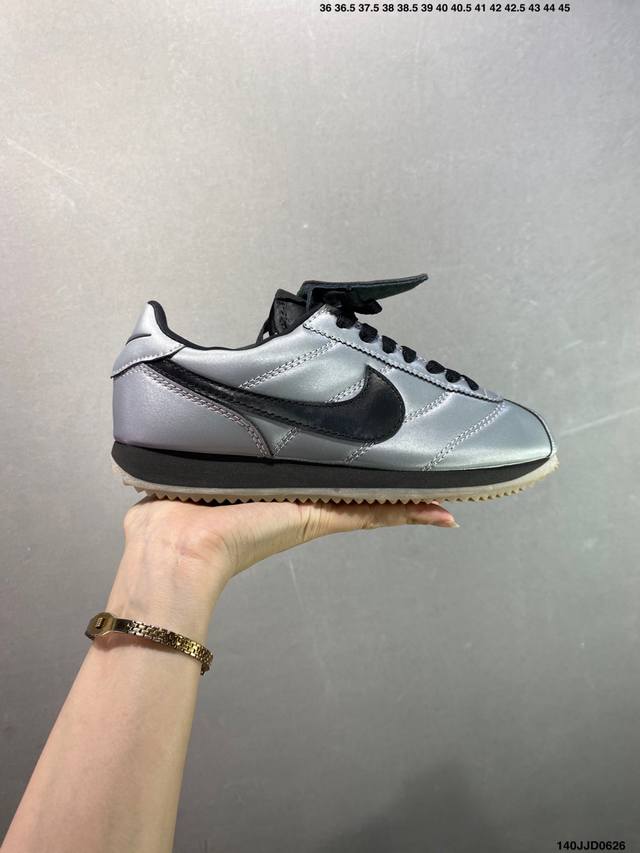 Nike Classic Cortez 耐克经典轻便舒适阿甘鞋休闲跑步鞋运动鞋 纯粹而执着的精神 使得Cortez种在了一代人的心里 无论是否喜欢它复古的鞋型