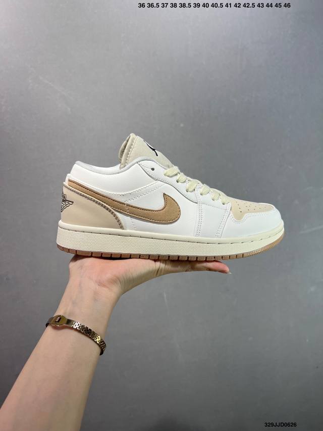 Nike Air Jordan 1 Low Aj1乔1低帮休闲板鞋 同步官方配色 原档冲孔鞋头 四线拉帮 鞋舌高弹海绵填充 官方货号:553558 113 Si