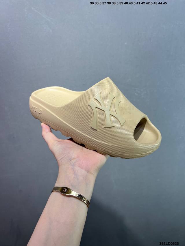 Mlb 纽约洋基队 Skipper Slide 百搭舒适 防滑防磨一字拖鞋 货号:3Alps0153 尺码:36-45 Id:392Ld0626