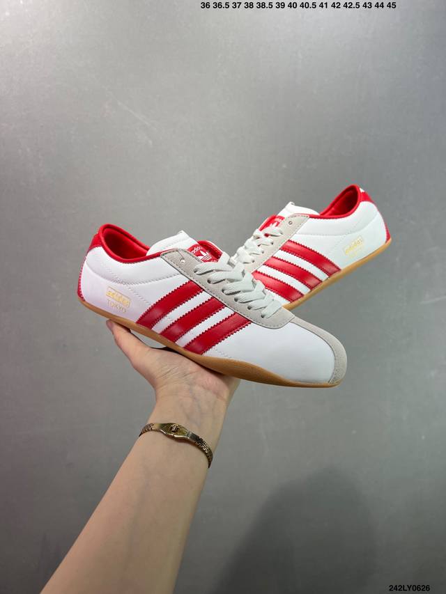 Adidas Tokyo W三叶草休闲防滑耐磨低帮板鞋 鞋头出色设计 塑就出众贴合感 稳固的后跟贴合足部曲线设计 软弹舒适 不易磨脚 橡胶鞋底配合防滑纹路设计