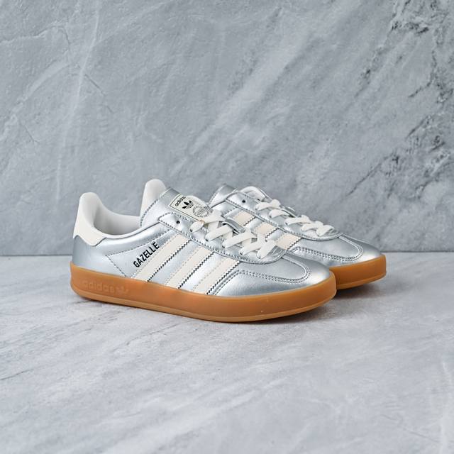 神版特价 核心自减 Wb Studded X Adidas Originals Samba Og 桑巴舞系列绅士德训足球风百搭低帮休闲运动板鞋 货号:Jr 6