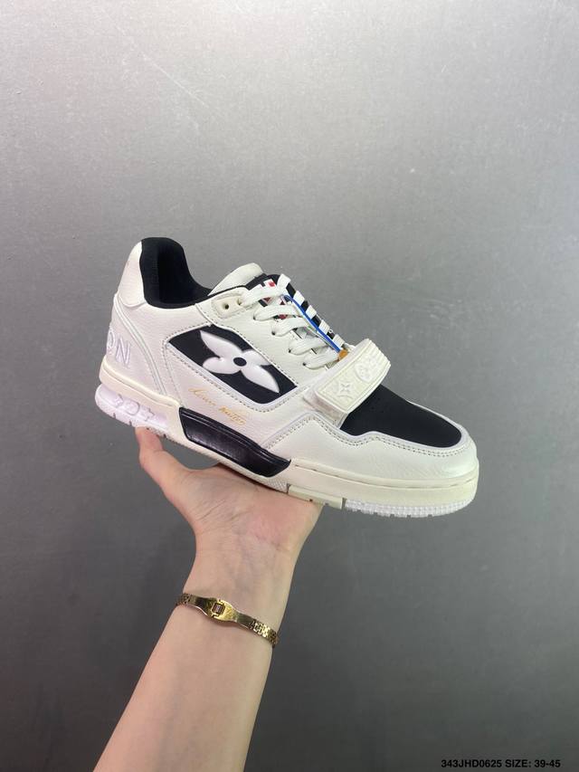 路易威登 Louis Vuitton Lv路易威登板鞋 新款 Lv Trainer最新配色运动鞋 L家 篮球鞋风格运动鞋 该鞋由艺术总监 Virgil Ablo