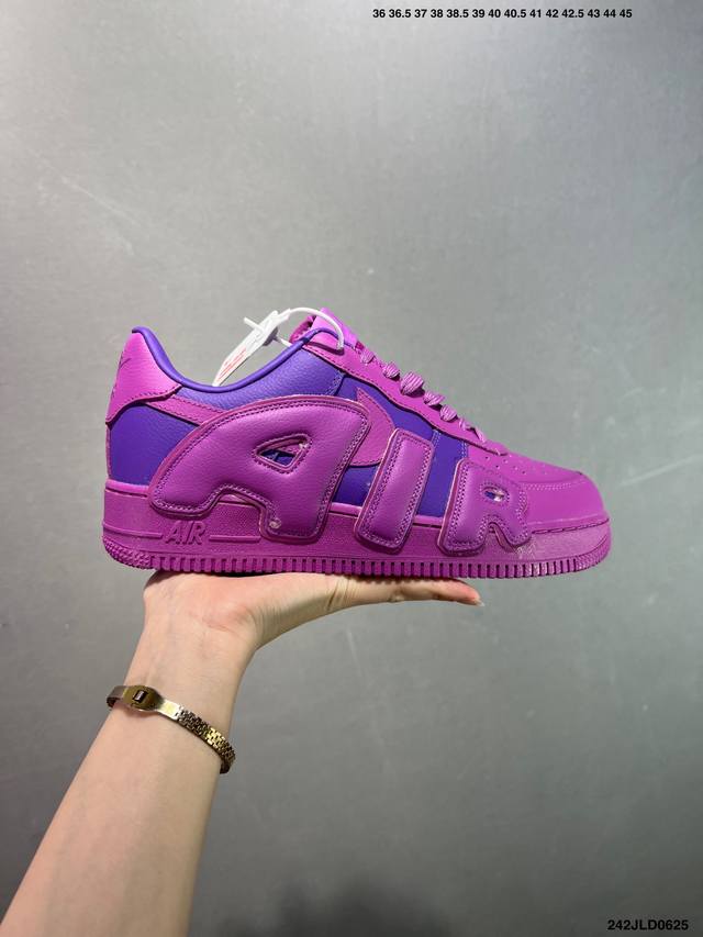 公司级Cpfm X Nk Air Force 1 07 Low 空军一号系列低帮经典百搭休闲运动板鞋 联名放大补丁字母 Fq7069-100 在鞋面设计中加入的