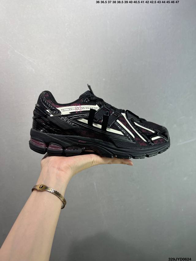 公司级New Balance M1906系列复古单品宝藏老爹鞋款 公司级版本复古元素叠加 质感超级棒 楦版型材料细节做工精细 作为Nb最经典的档案鞋型之一 与