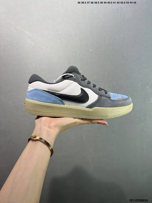 Nike Sb Force 58 百搭单品 是一款将前沿创新带入街头的单品，它具有硫化杯底，具有出色的耐用性和灵活性。使用帆布和绒面革，在饰面上放置通风口，它自