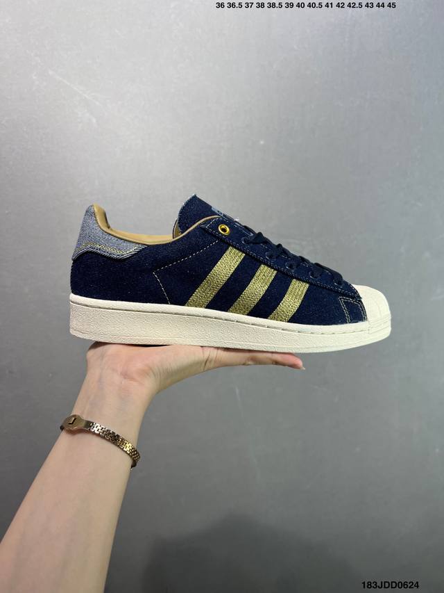Ad Originals Superstar 经典复古贝壳头板鞋 If1585 诞生于1969年 是第一双将全皮面鞋 身与橡胶鞋头结合在一起的低帮篮球鞋 Sup