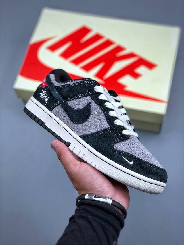 福利特价 C版 Nike Sb Dunk Low Retro 斯图西联名款 复古低帮休闲运动滑板板鞋采用脚感柔软舒适Zoomair气垫有效吸收滑板等极限运动在落