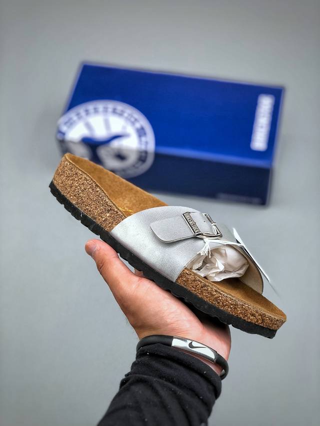 新货博肯 Birkenstock 一字拖鞋 广东原产#德国百年知名鞋履品牌 博肯Birkenstock 勃肯#采用质地柔软牛皮绒面材质#中底搭载缓震软木橡胶 其