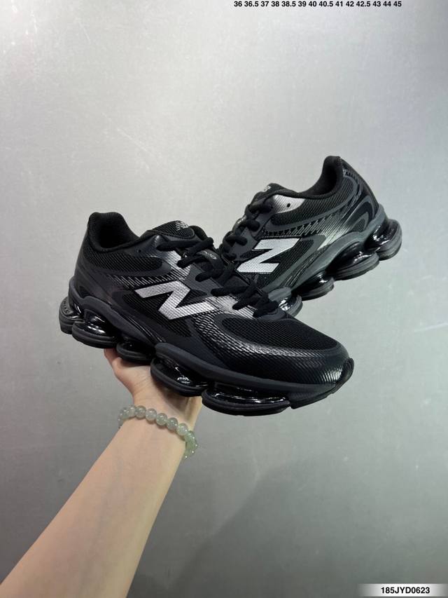 公司级新百伦 New Balance Nb U 0Ea 运动跑步鞋。此复刻经典鞋款，加入当下大热的户外元素，以曾经篮球鞋款型式样加以打造鞋款造型。编织鞋带以及加