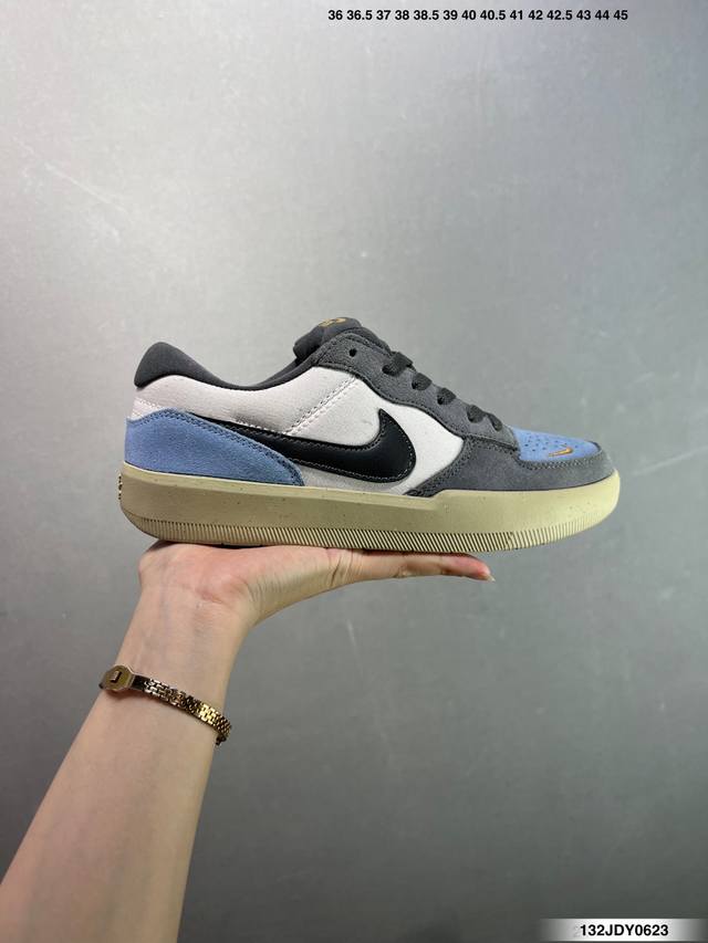 Nike Sb Force 58 百搭单品 是一款将前沿创新带入街头的单品，它具有硫化杯底，具有出色的耐用性和灵活性。使用帆布和绒面革，在饰面上放置通风口，它自