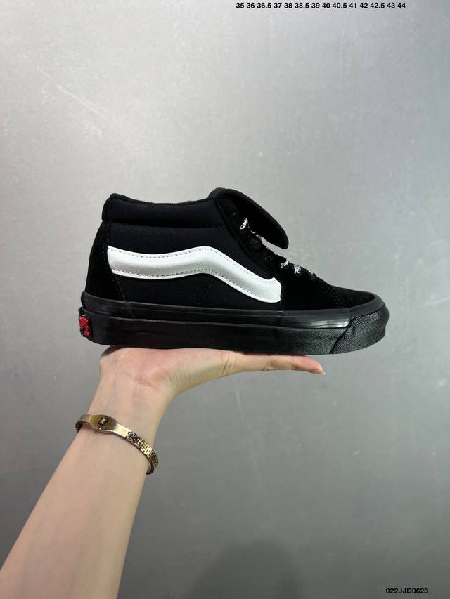 Vans Classics Knu Skool 苏格兰格纹拼接 厚鞋舌面包鞋 Vans联名超火的土豆鞋，复古经典，鞋头放大、包边上移加厚、鞋舌加厚。Vans C