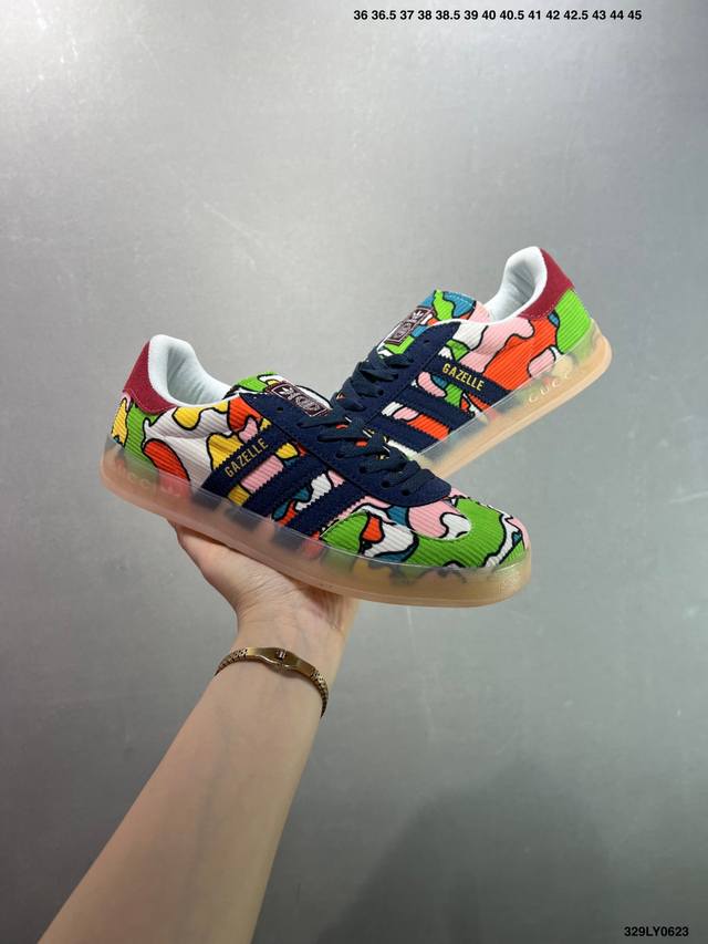 Adidas 阿迪达斯 ，男女鞋采用翻毛皮与天鹅绒布鞋面材质，皮革内里贴缓震Pu乳胶脚垫，外置耐磨大底 “复古运动”最新跨界联名，意大利奢侈品牌-古驰Gucci