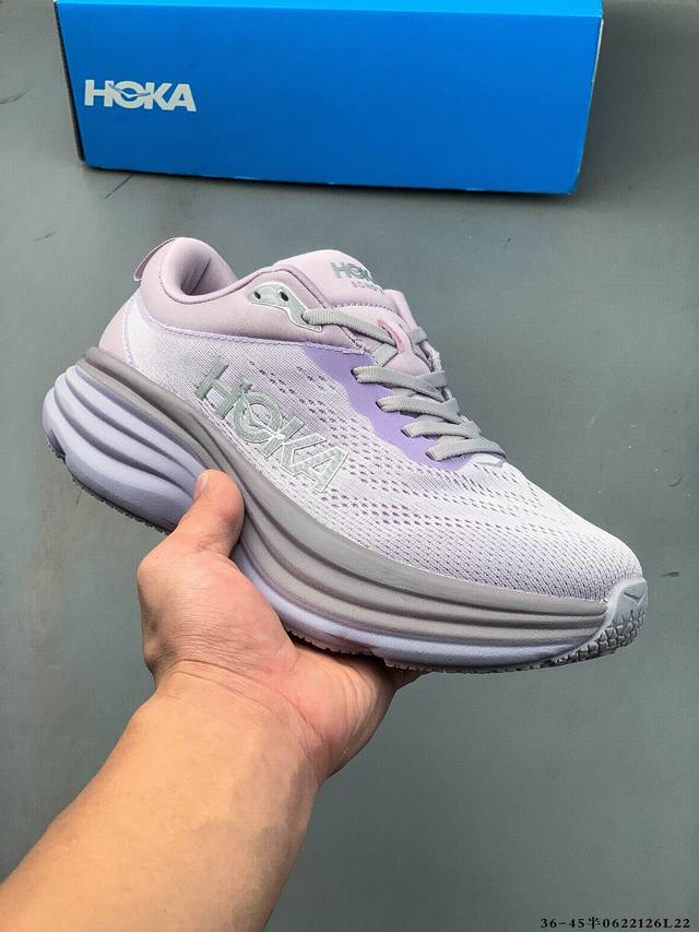 集图 Hoka One One M Bondi 8 低帮跑步鞋 Bondi在本季向前迈出了大胆的一步，采用更柔软、更轻的泡沫和全新，的加长后跟几何形状进行了重新
