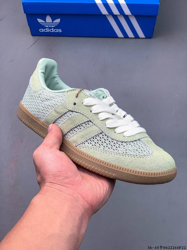 二层真标！Adidas Samba Og 经典鞋款 Adidas 近70年的经典Samba Og 修长的鞋楦,略微尖尖的鞋头,翻毛皮的鞋头拼接,这些我们都看得到