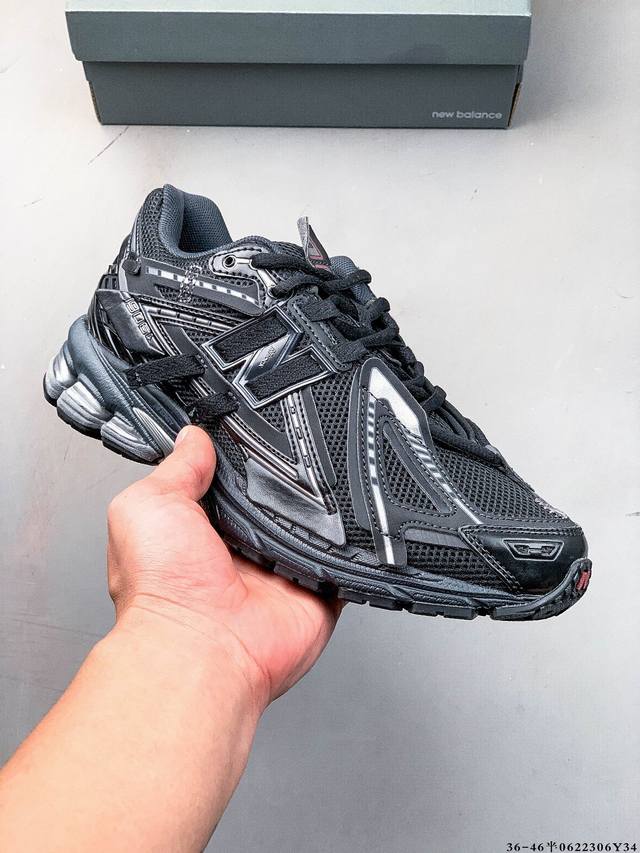 New Balance M1906Ri Nb宝藏老爹鞋款，复古元素叠加，质感超级棒，楦版型材料细节做工精细，货如实拍图 作为Nb最经典的档案鞋型之一，与 2一样