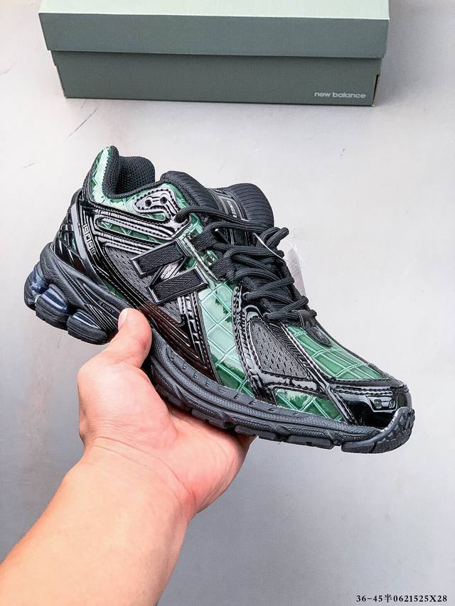 New Balance M1906Ri Nb宝藏老爹鞋款，复古元素叠加，质感超级棒，楦版型材料细节做工精细，货如实拍图 作为Nb最经典的档案鞋型之一，与 2一样