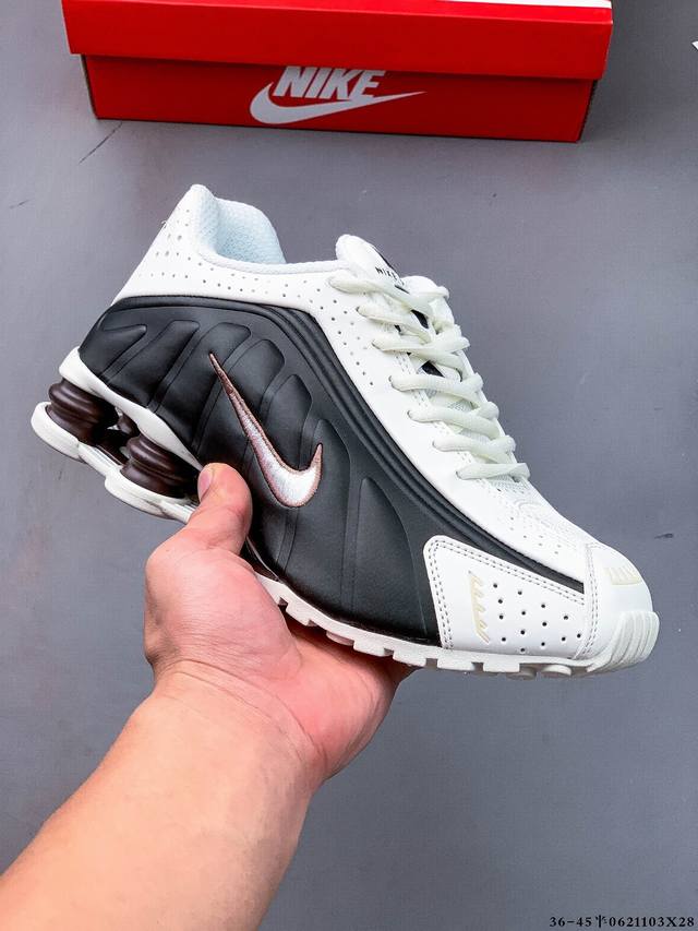 集图 公司级！Nike Shox R4系列 耐克 低帮运动休闲气垫运动鞋 Nike Shox R4男子气柱运动鞋是21世纪早期经典款的焕新鞋款，沿用其未来感设计