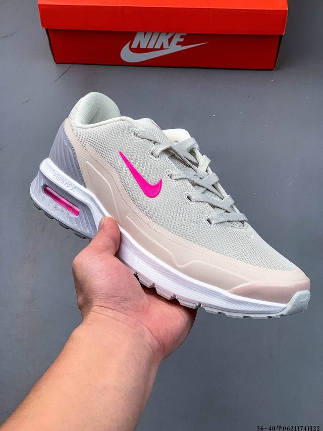 集图 Nike 耐克Air Max Fire 新款透气训练运动跑步鞋 Nike Air Max Fire 运动鞋时尚利落，富有支撑力，是 Air Max 系列的