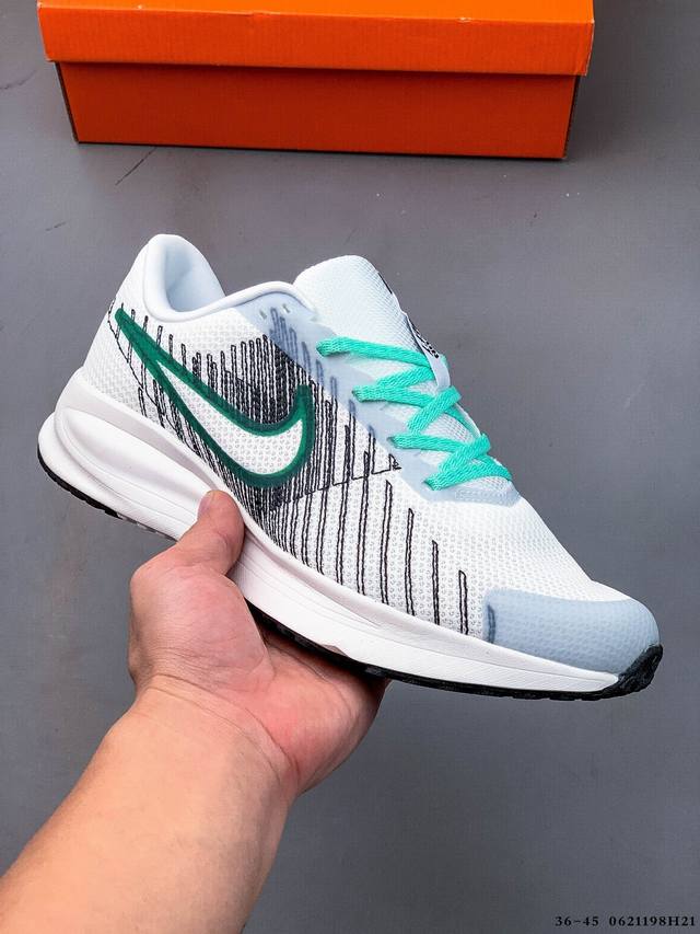 集图 Nike Air Defy Run 1 网面织物 缓震运动鞋 兼顾迅疾外观和稳固脚感 后跟覆面和中足动态支撑巧妙融合 缔造稳定顺畅的迈步体验 062119