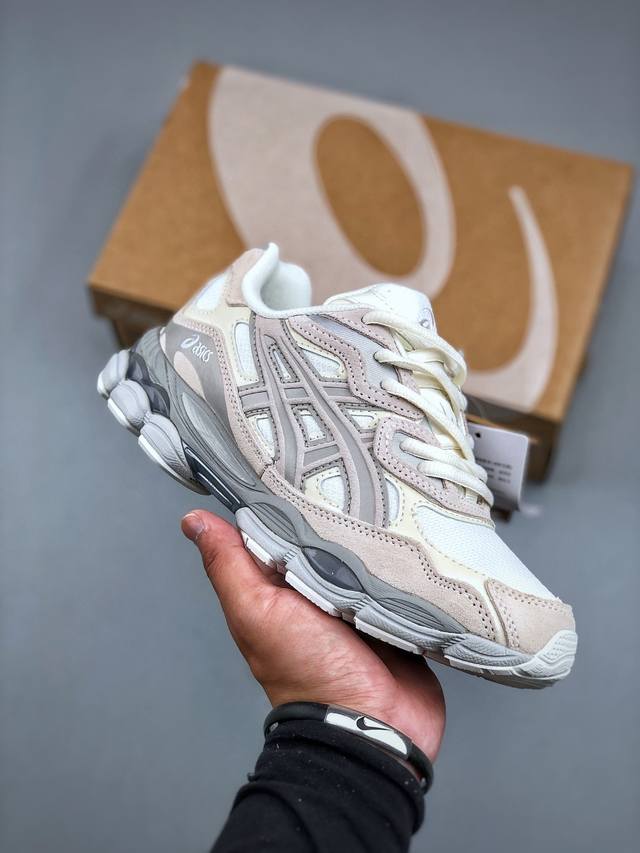 Asics Gel-Nyc 亚瑟士 透气网眼鞋面 配合部分合成革材质 采用全新Ahar+橡胶材质 更加耐磨货号:1203A739-100 尺码:36 37 37