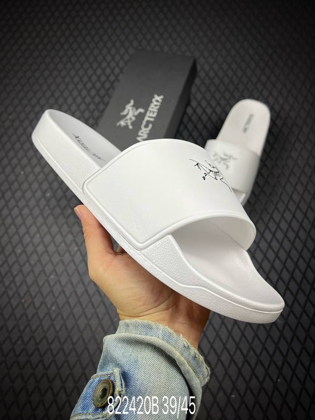 B 始祖鸟 Arc Teryx 舒适脚感 抗磨防滑 休闲沙滩运动拖鞋 尺码：39-45 编码：822420B