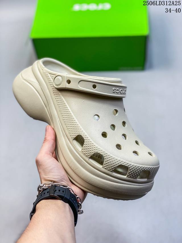 公司级 Crocs 沙滩洞洞鞋 鲸鱼女士休闲厚底增高凉拖鞋 卡骆驰明星同款 厚底增高凸显大长腿沙滩鞋 选择尺码时 建议选大一码 脚感更舒适 类型：女鞋 尺码：3