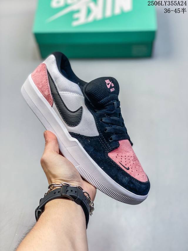 耐克 Nike Sb Force 58 运动滑板鞋。这是一款将前沿创新带入街头的单品，它具有硫化杯底，具有出色的耐用性和灵活性。使用柔软皮革和帆布拼接，在饰面上