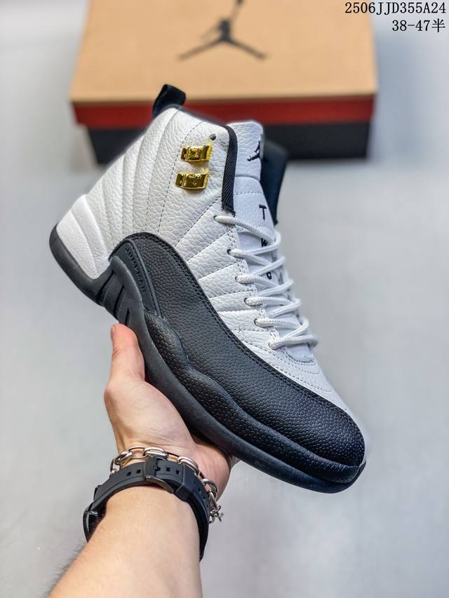 头层公司级真碳版本 乔丹Air Jordan 12Retrolowie 高帮 Aj12乔丹11代 Aj12乔12高邦 乔丹篮球鞋系列 通过蓝白色的组合呈现整体轮